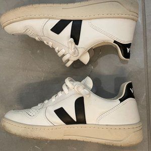 Veja V-10 Sneakers Size 39 with Black Accents